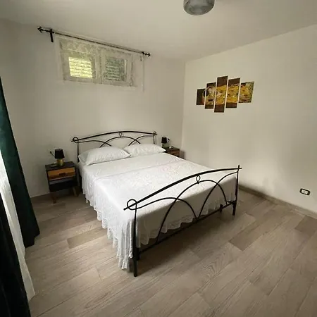 L'uliveto Санто-Стефано-ди-Магра